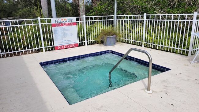 Building Photo - Annual UNfurnished 2/2 ground floor condo in water front boating community