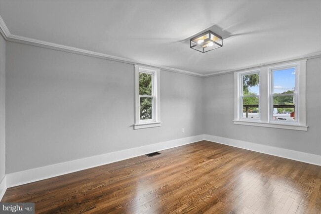 Building Photo - 1152 Stanley Ave