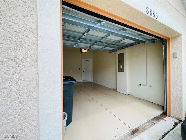 Building Photo - 8885 Via Isola Court