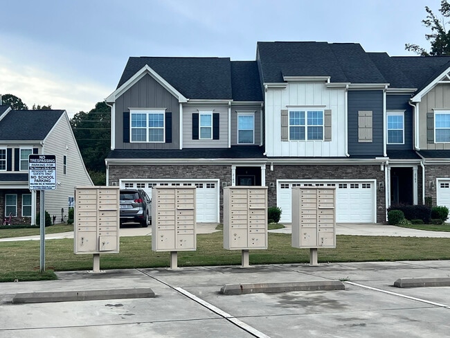 Building Photo - 2707 Masonboro Ferry Dr