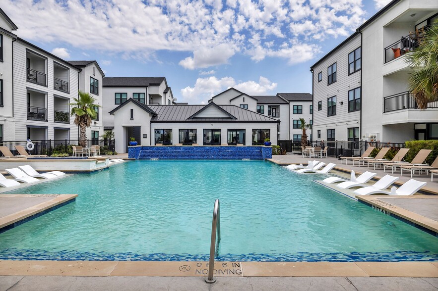 Building Photo - The Peri on Westheimer