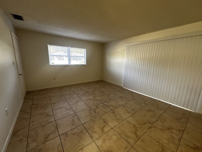 Building Photo - 3 Spring Loop