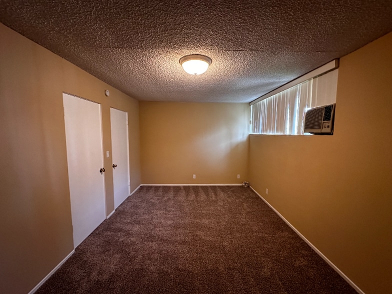 Building Photo - 1202 Mayflower Ave