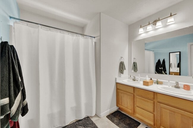 Building Photo - 11976 Draperville Ave