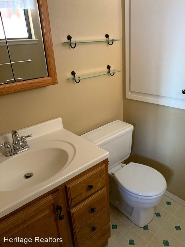 Building Photo - 3 br, 2 bath House - 379 W Deodar