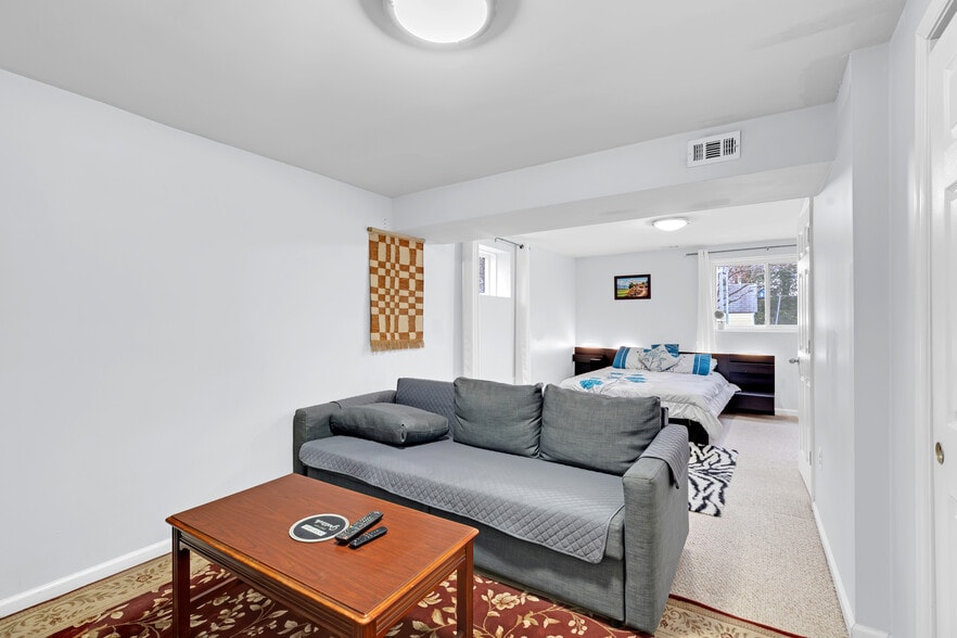 Building Photo - 7109 Layton Dr