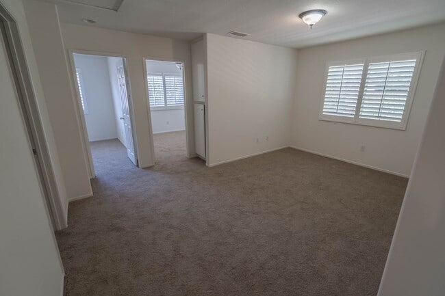 Building Photo - Beautiful 3-Bedroom Corner-Lot Condo in the Palisades of Stevenson Ranch!