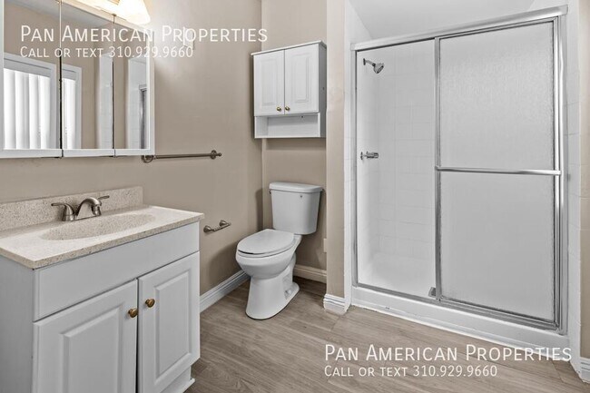 Building Photo - 15443 Van Buren St