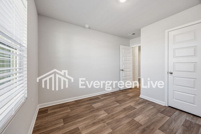 Building Photo - 1235 English Oaks St