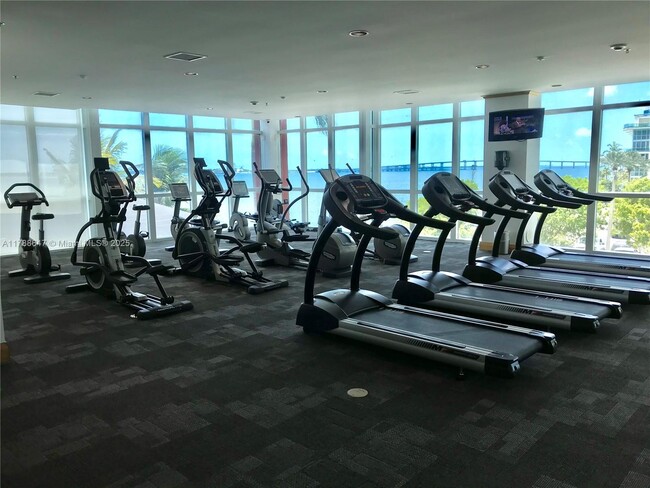 Building Photo - 1155 Brickell Bay Dr