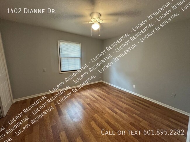 Building Photo - 1402 Dianne Dr