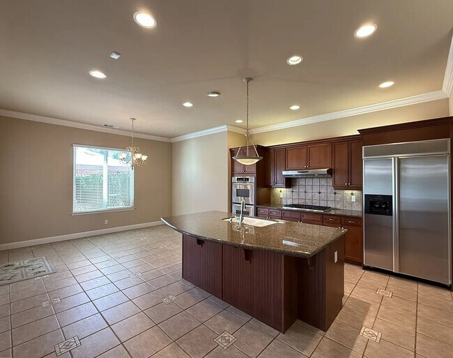 Building Photo - Spacious Luxury Home in Prestigious Country Club Community