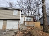 Building Photo - Very Nice 3 Bedroom/1 Bath Duplex in Olath...