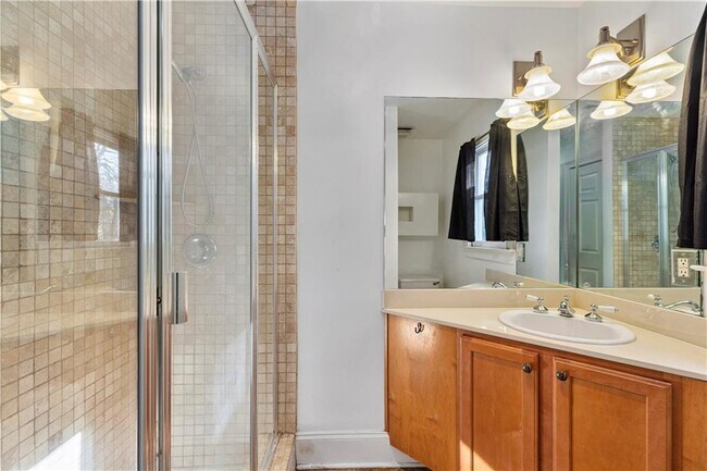 Building Photo - 224 Lampkin St NE