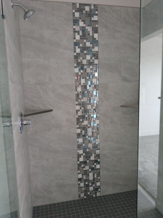 Building Photo - 3 Bed 2.5 Bath in Belgrade with attached d...