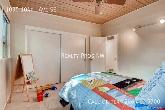 Building Photo - 1035 104th Ave SE