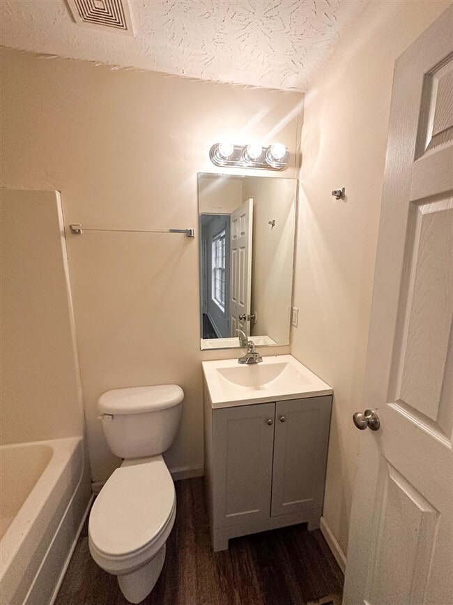 Building Photo - 1225 N Lee Dr