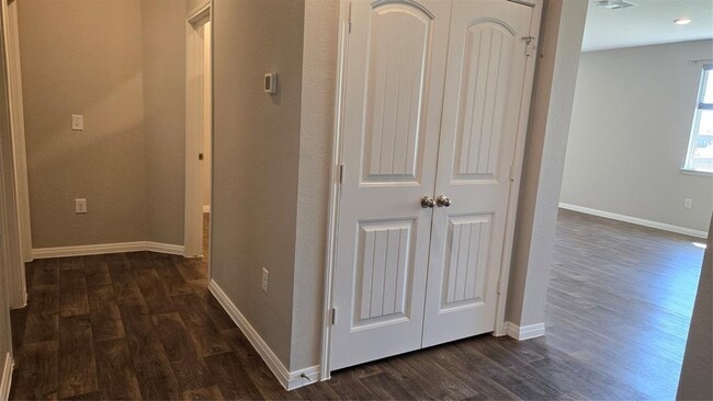 Building Photo - 313 Charles Trl