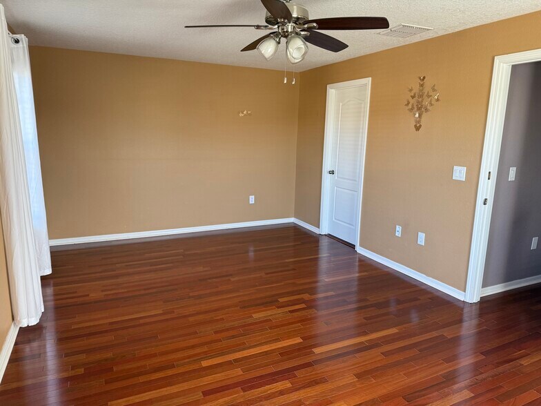 Building Photo - 3293 Rodrick Cir