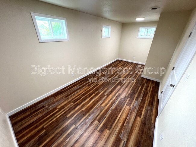 Building Photo - 3750 Heather Dr
