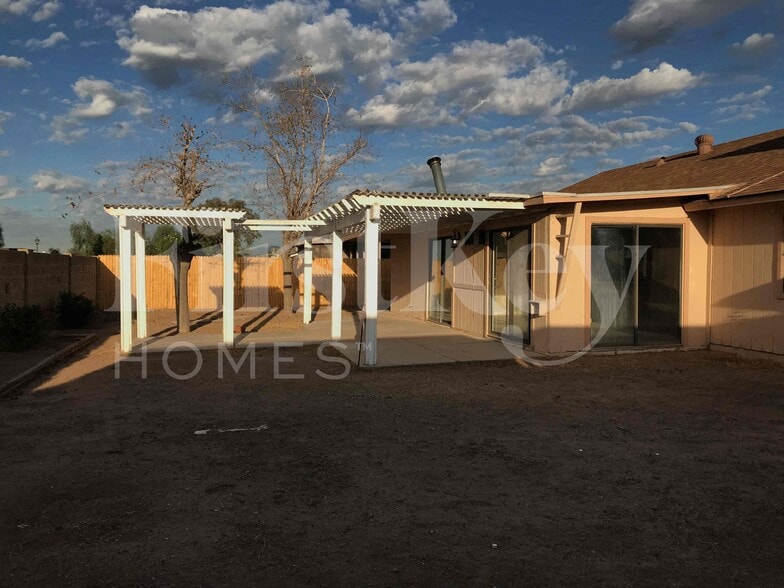 Building Photo - 8923 W Harmont Dr