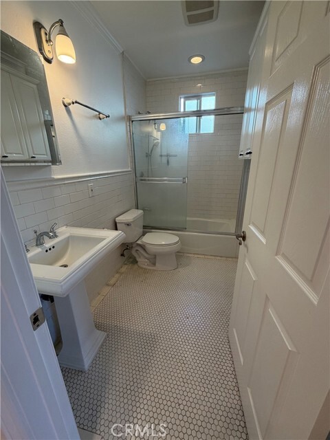 Building Photo - 2253 N Gower St