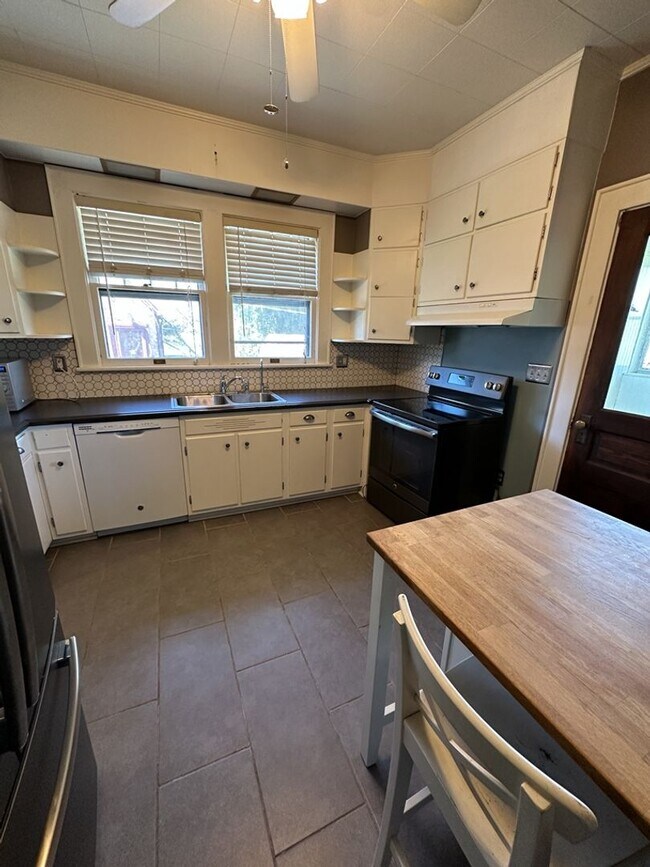 Building Photo - Charming 3BR Brainerd Home with Screened Porch