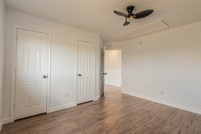 Building Photo - 1818 Quiet Hollow Dr