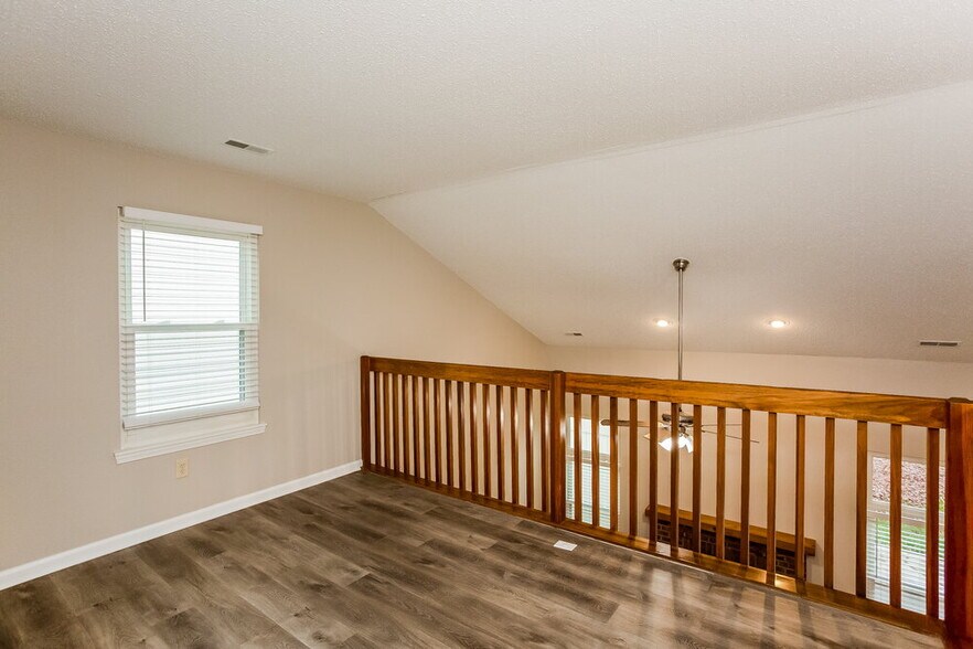 Building Photo - 279 Brookview Dr