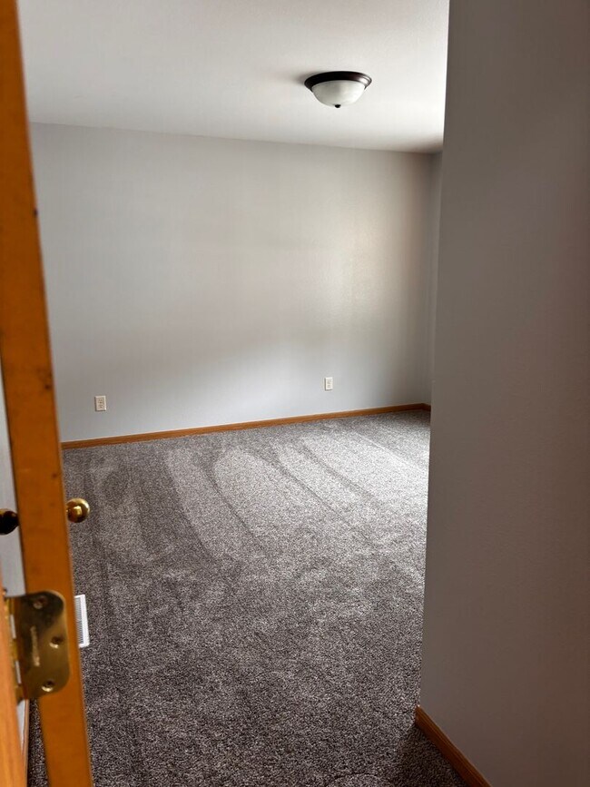 Building Photo - 1008