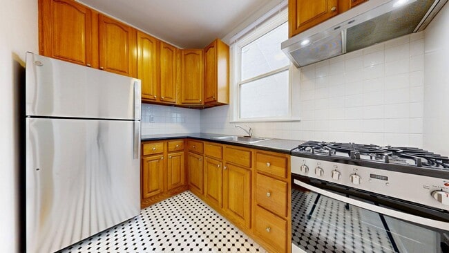 Building Photo - 1053 Bush St