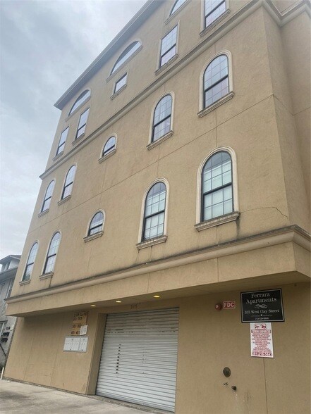 Building Photo - 315 W Clay St