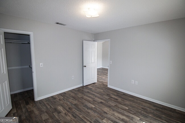Building Photo - 14-114 Lanier Dr