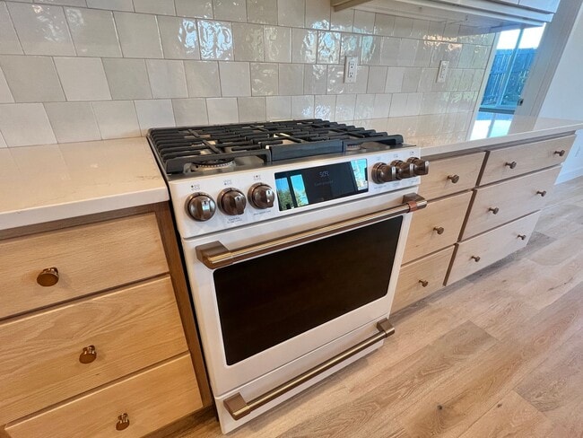 Building Photo - Gorgeous Ridgefield Home