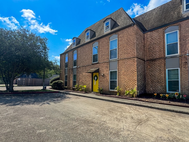 Building Photo - The Vibe Apartments