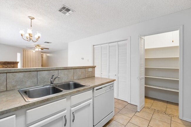 Building Photo - 8430 Cranberry Hill