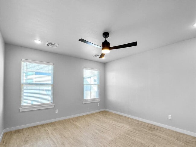 Building Photo - 2608 Crescent Ave