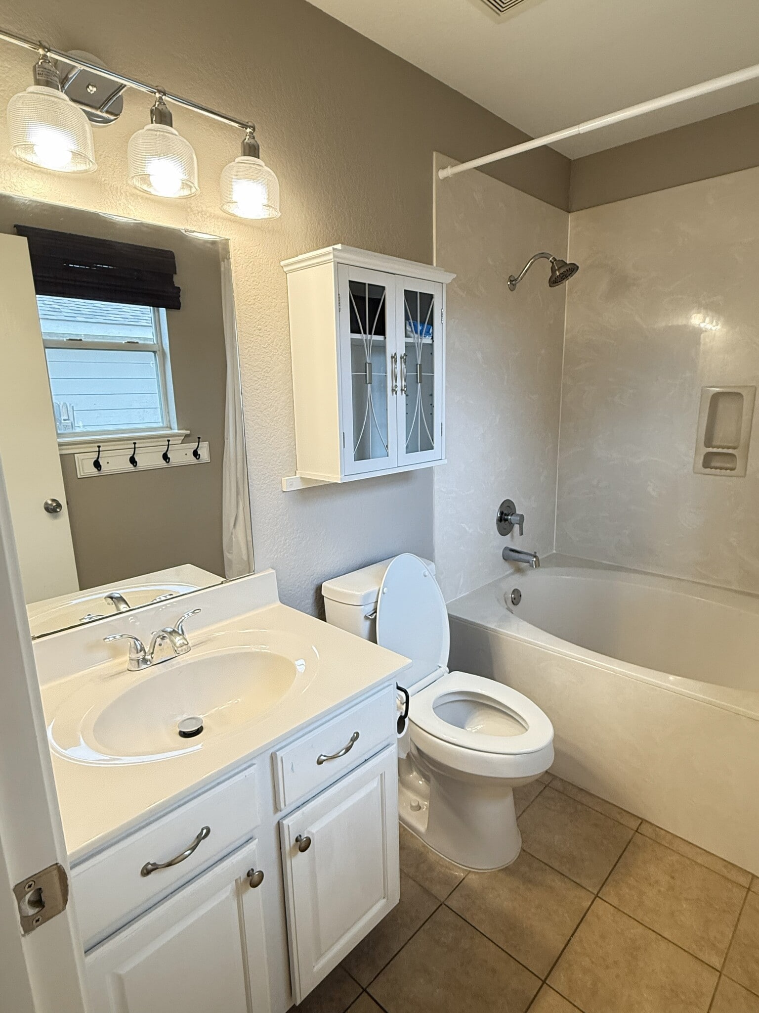 Primary bathroom - 216 Pullman Place Blvd
