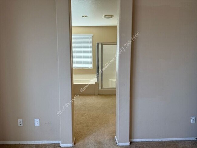 Building Photo - *** Please call us @ 661-266-1400 for information on availability, showings and applications proc...