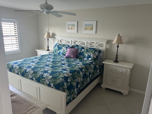 Master Bedroom with King Size Bed - 271 Southbay Dr