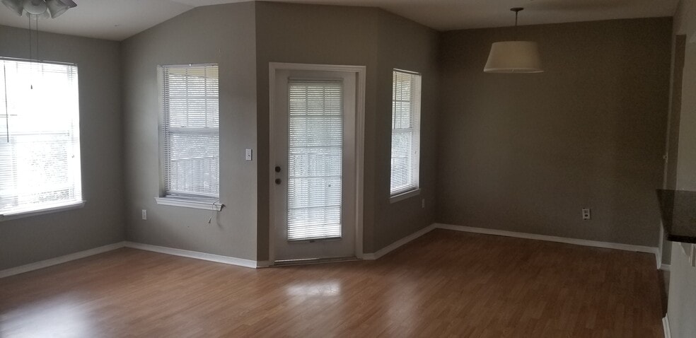 Building Photo - 404 Summit Ridge Pl
