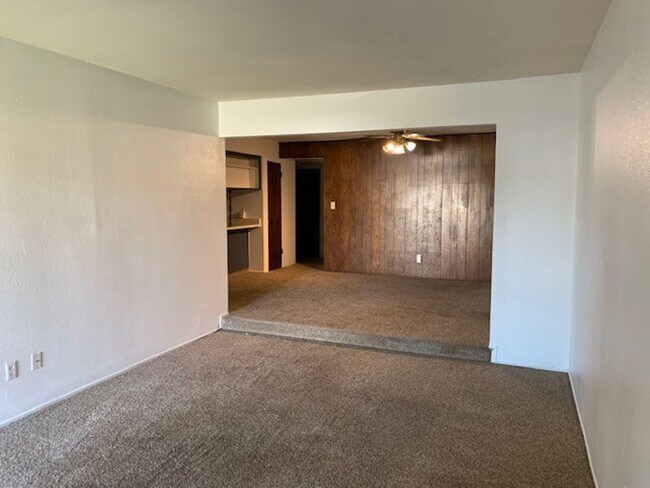 Building Photo - 2 Bedroom 1 Bathroom