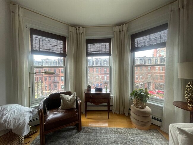 Building Photo - 218 Newbury St