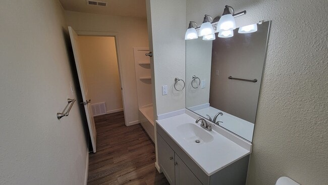 Building Photo - 541 Arrowhead Ct