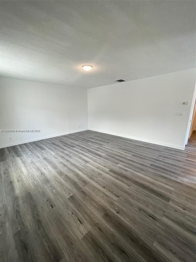 Building Photo - 1571 SE 23rd Ave