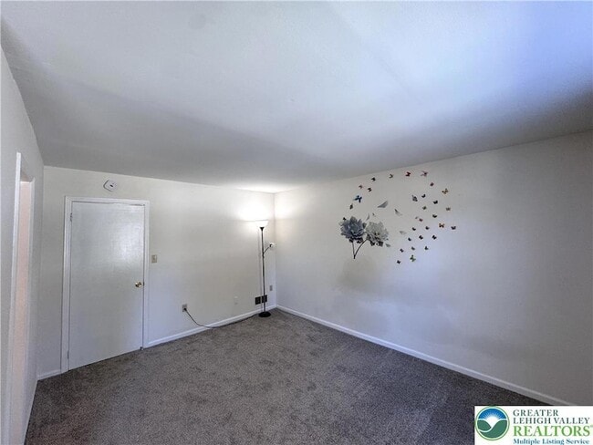 Building Photo - 8315 Countryside Ln