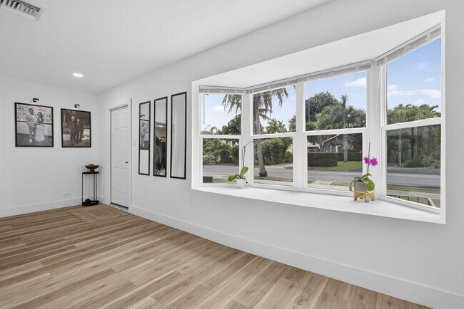 Building Photo - 701 37th St