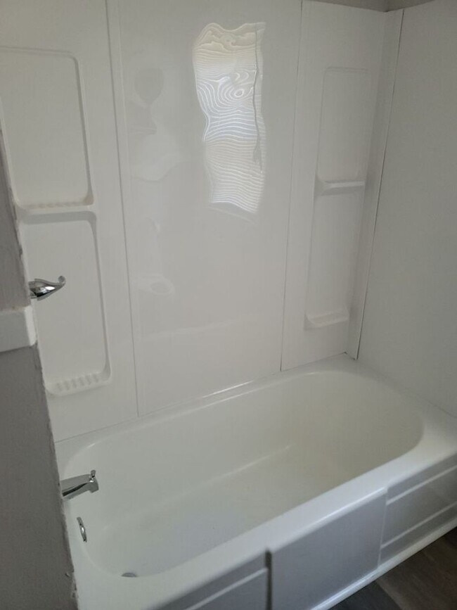 Building Photo - 3 Bedroom, 2 Bathroom in Lexington!