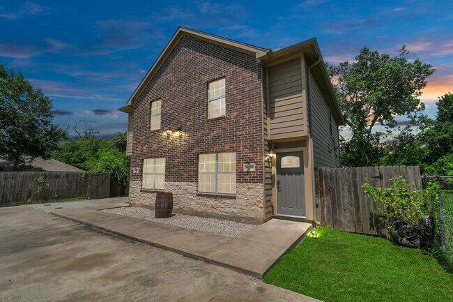 Primary Photo - 10022 Raymondville Rd