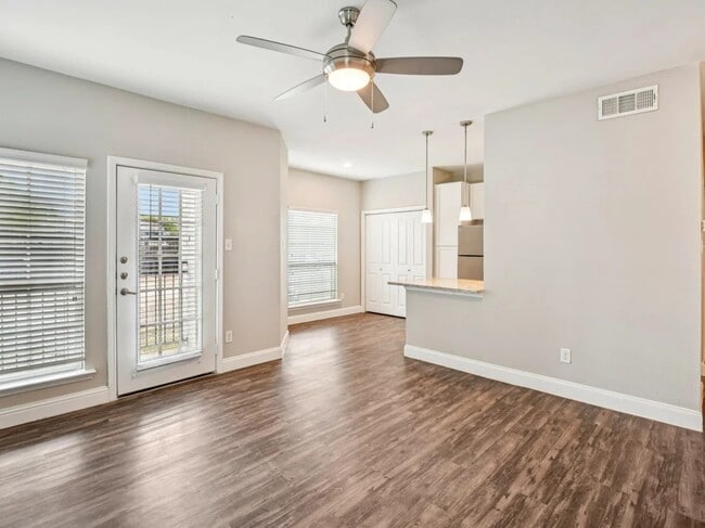 Building Photo - 4211 Clay Hill Dr